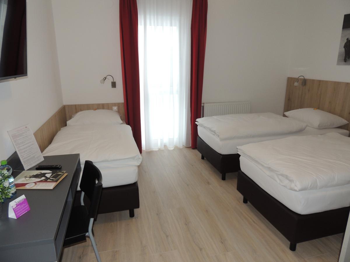 Avia Motel Bisamberg Korneuburg Eksteriør billede