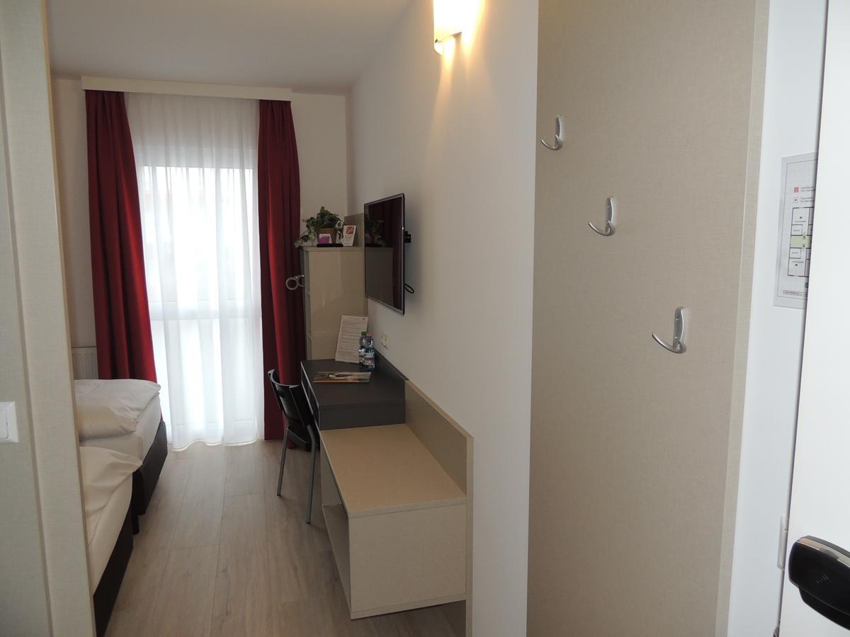 Avia Motel Bisamberg Korneuburg Eksteriør billede