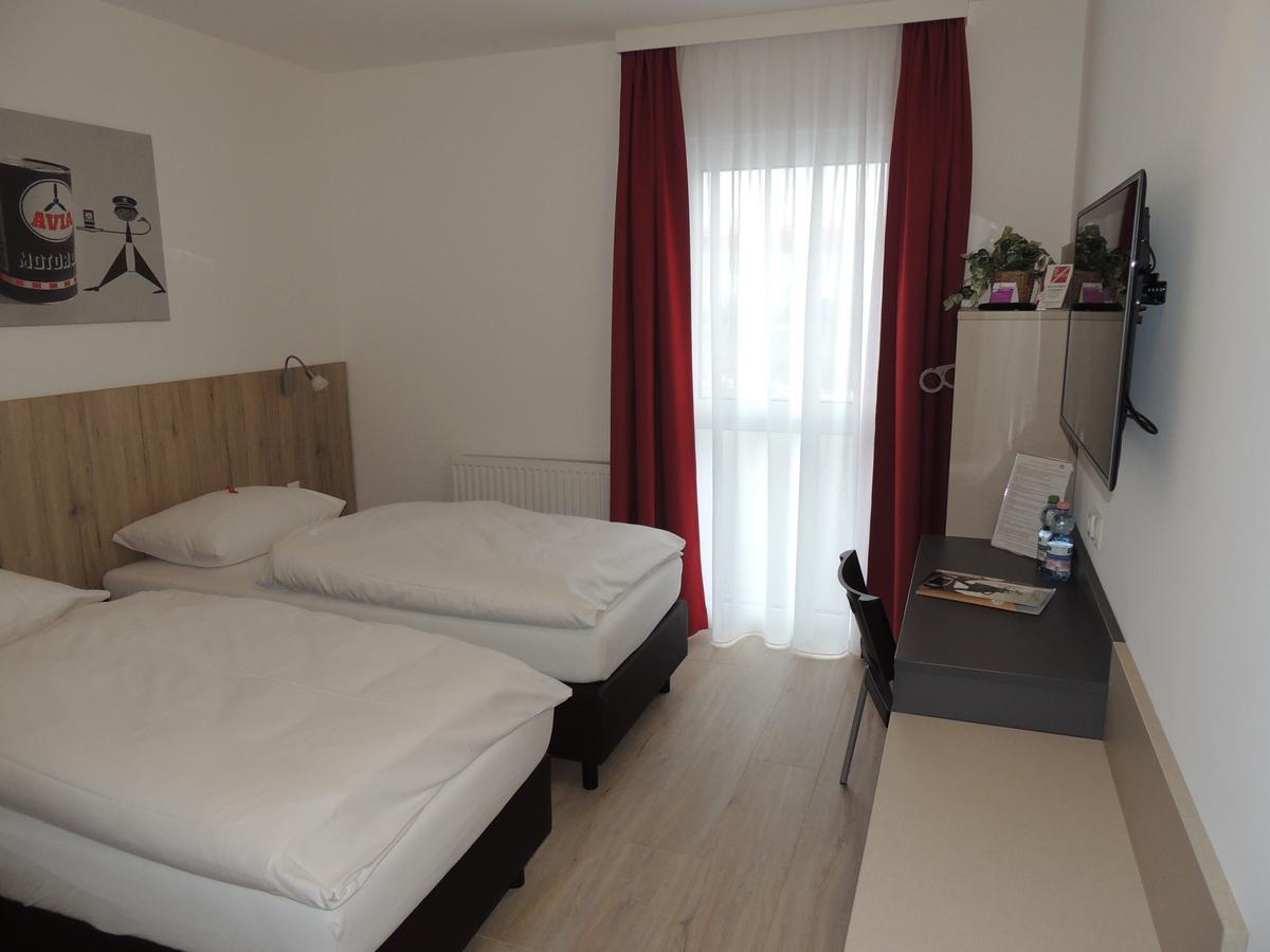 Avia Motel Bisamberg Korneuburg Eksteriør billede