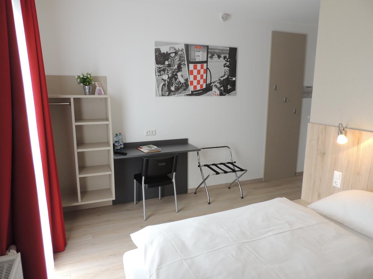 Avia Motel Bisamberg Korneuburg Eksteriør billede